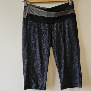 Lululemon Athletica Heathered Black and Gray Size 6 Capris